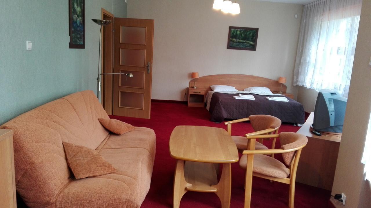 Hotel Osrodek Szkoleniowo - Wypoczynkowy Guzianka Ruciane-Nida Exterior foto