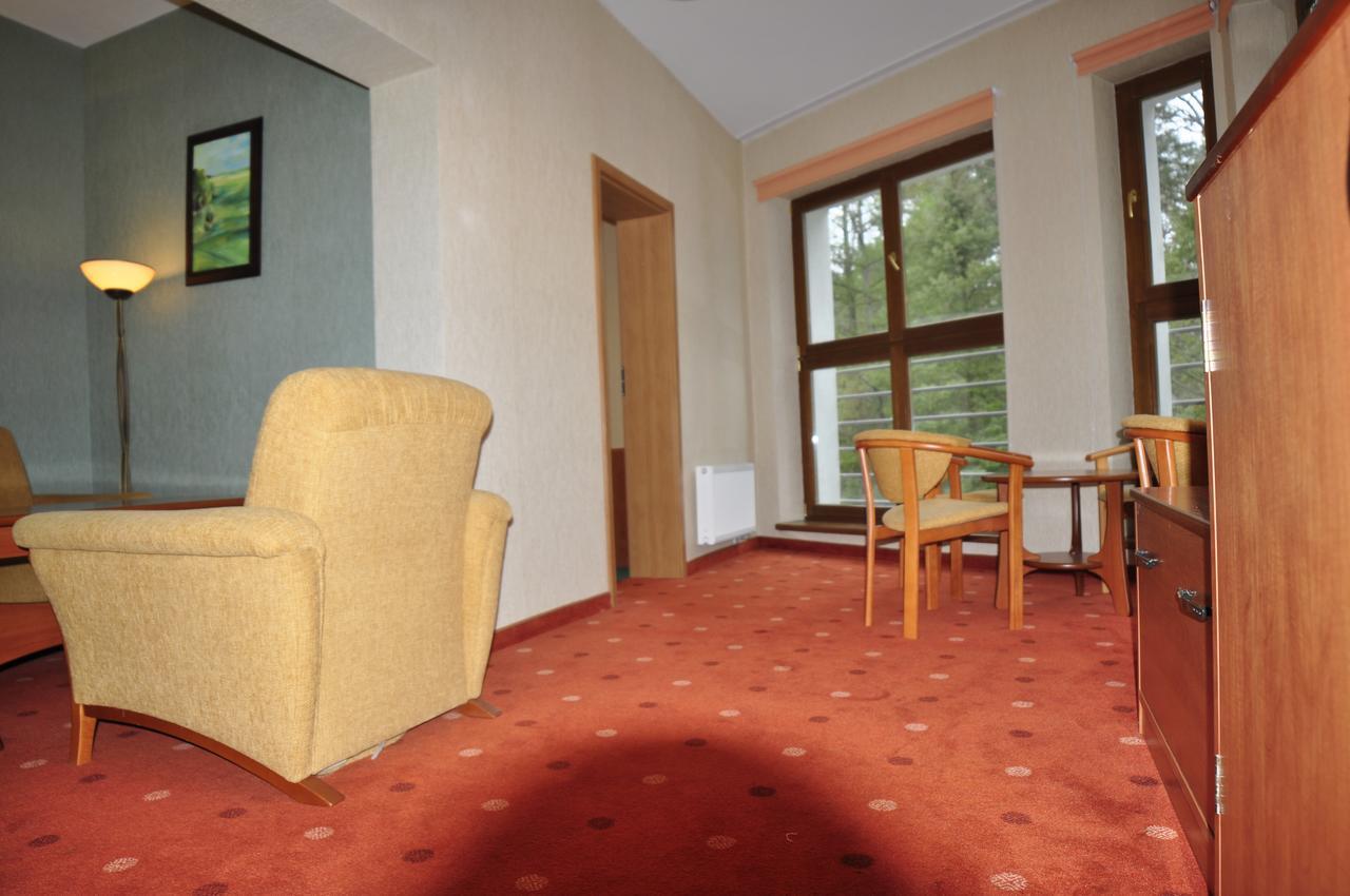 Hotel Osrodek Szkoleniowo - Wypoczynkowy Guzianka Ruciane-Nida Exterior foto