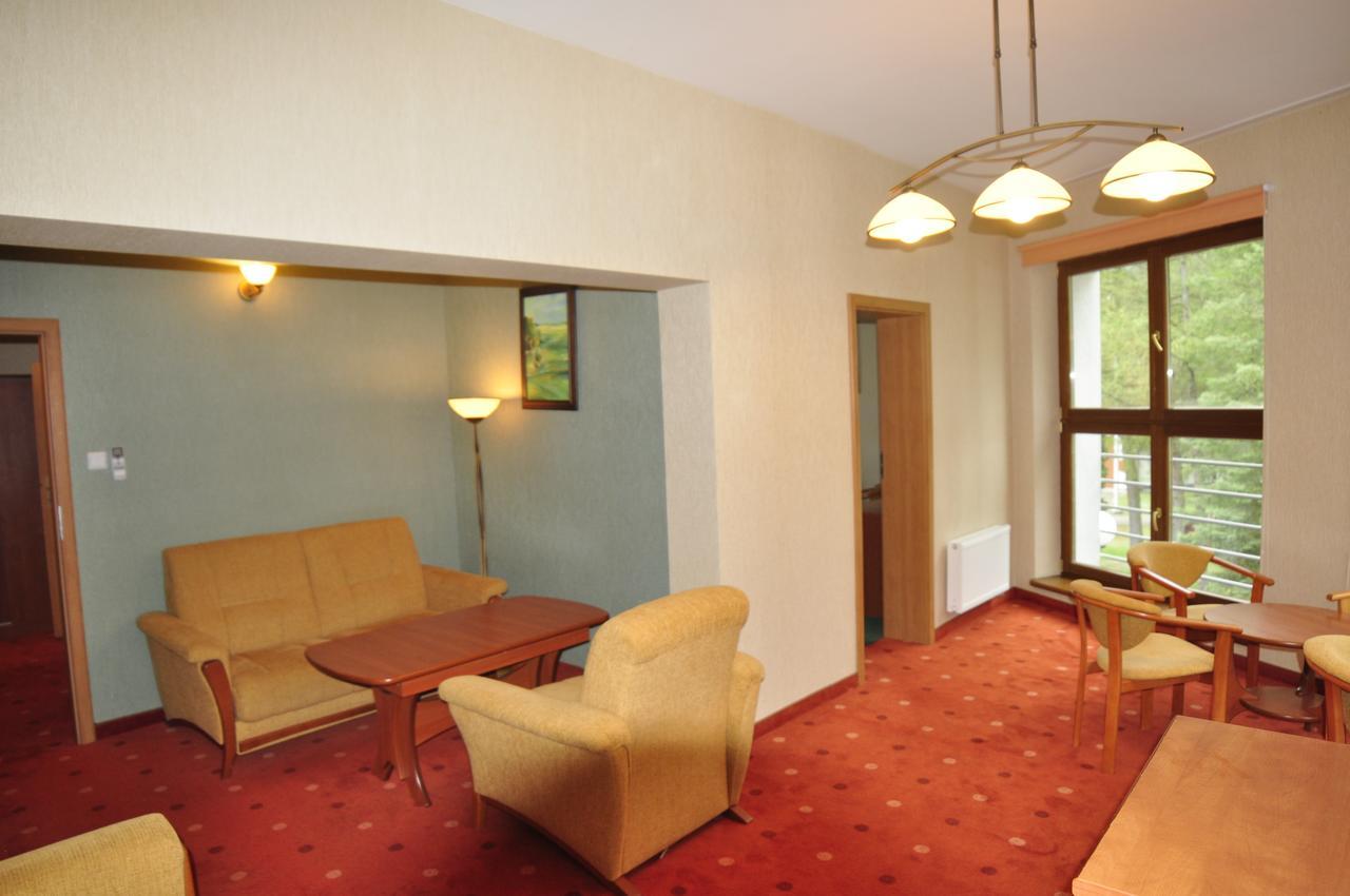 Hotel Osrodek Szkoleniowo - Wypoczynkowy Guzianka Ruciane-Nida Exterior foto